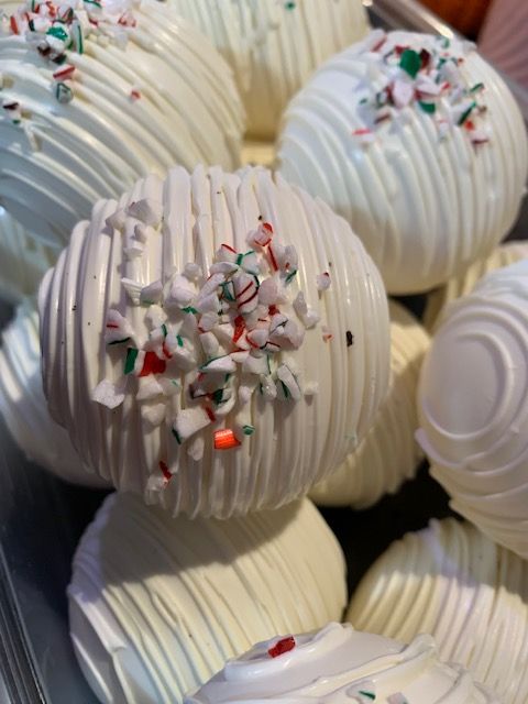 White Chocolate Peppermint Hot Cocoa Bomb